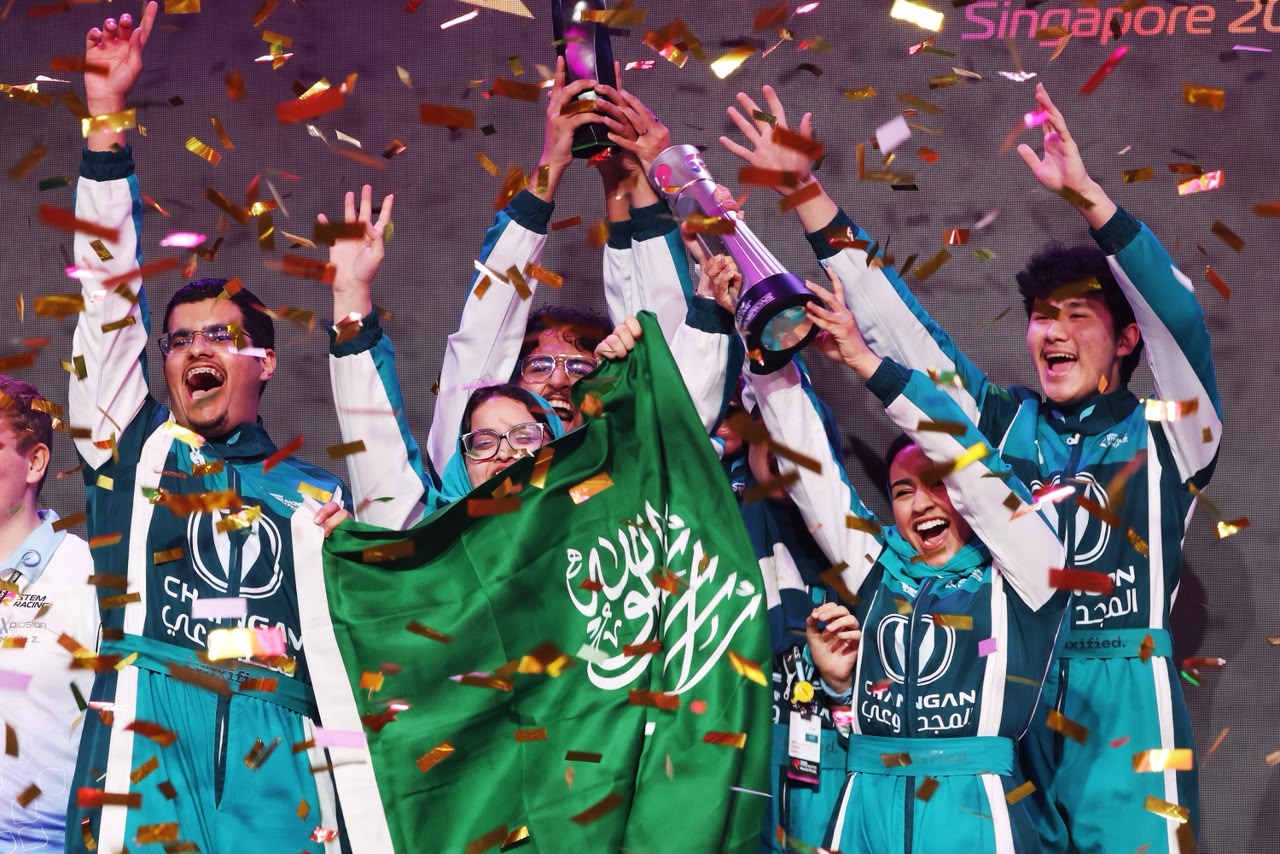 فريق LYNX Racing السعودي يتوج بطلاً للعالم في STEM Racing في سنغافورة